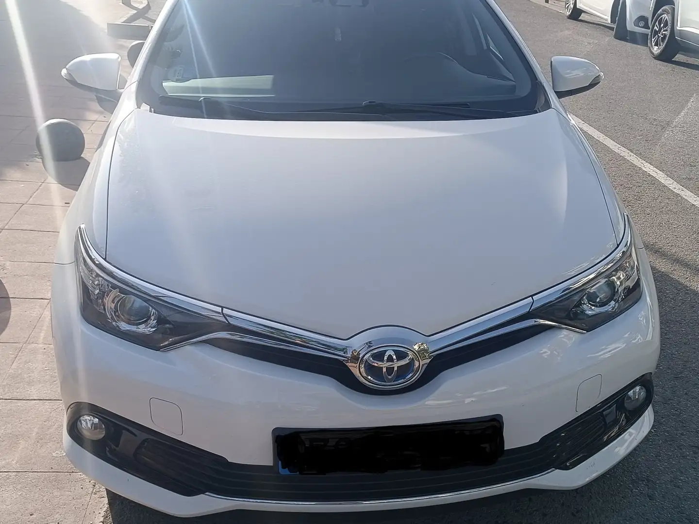 Toyota Auris Bílá - 1