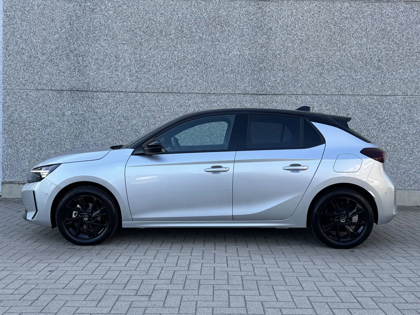 Opel Corsa 1.2T 101PK GS CAMERA/PARKPILOT/KEYLESS 0KM! Silber - 2