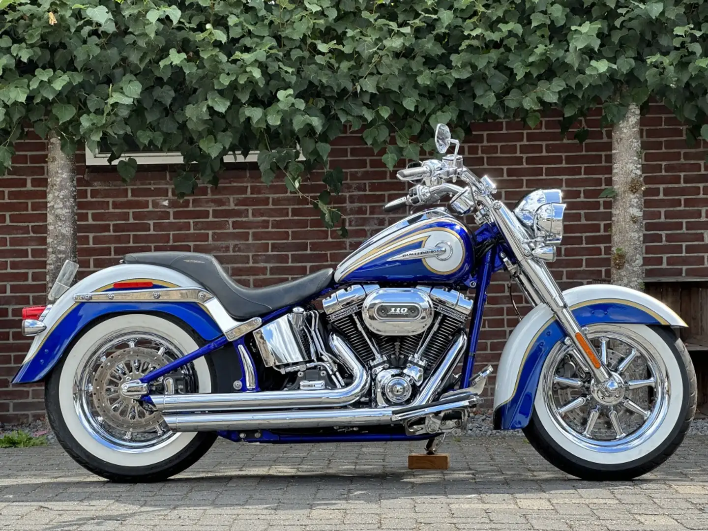 Harley-Davidson Softail CVO 110 FLSTNSE Deluxe Bleu - 1