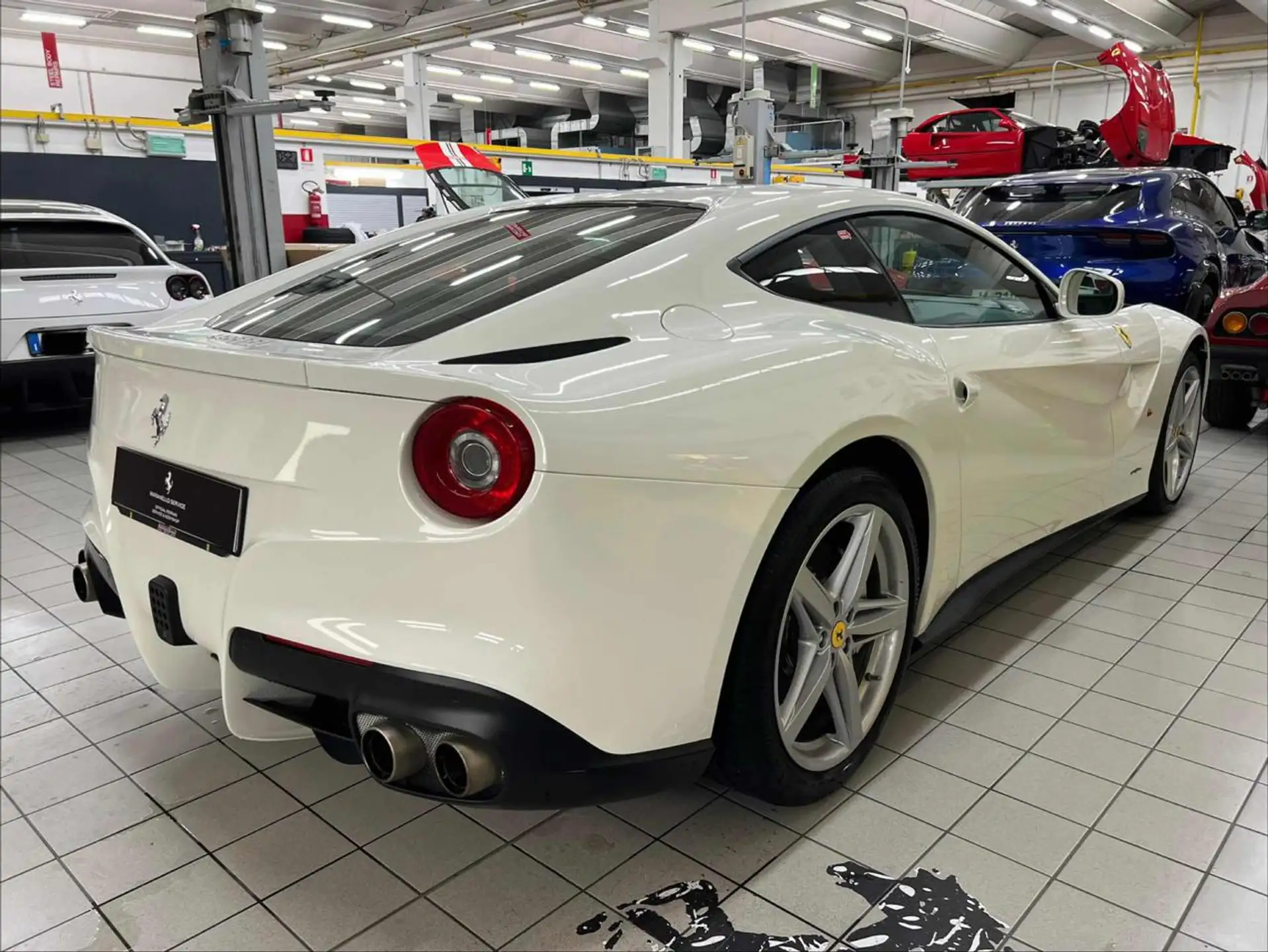 페라리 F12 베를리네타 2013 흰색 사진 4