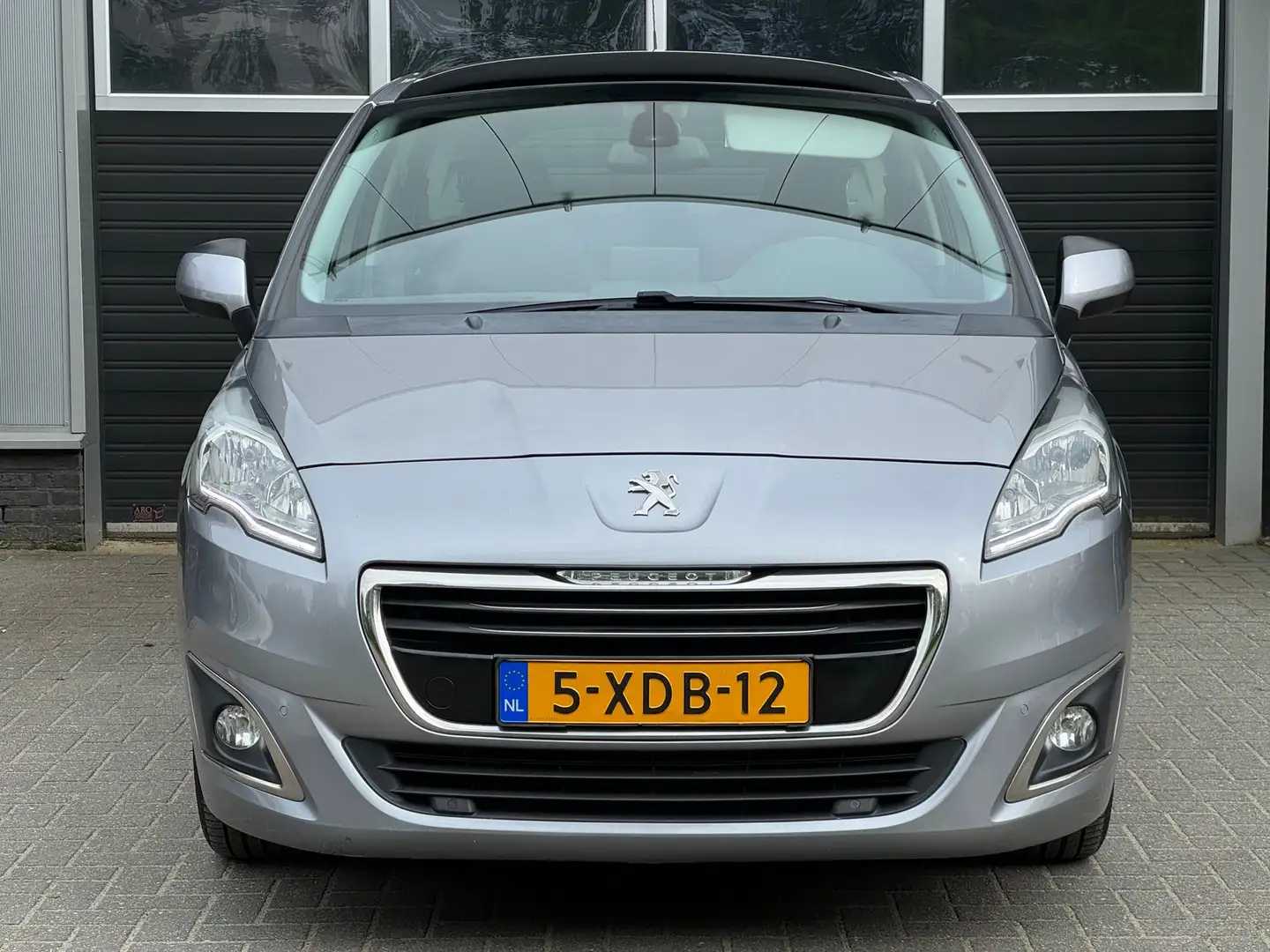 Peugeot 5008 1.6 THP Active 7p. Pano, Navi, Cruise, Climate Con Grey - 2
