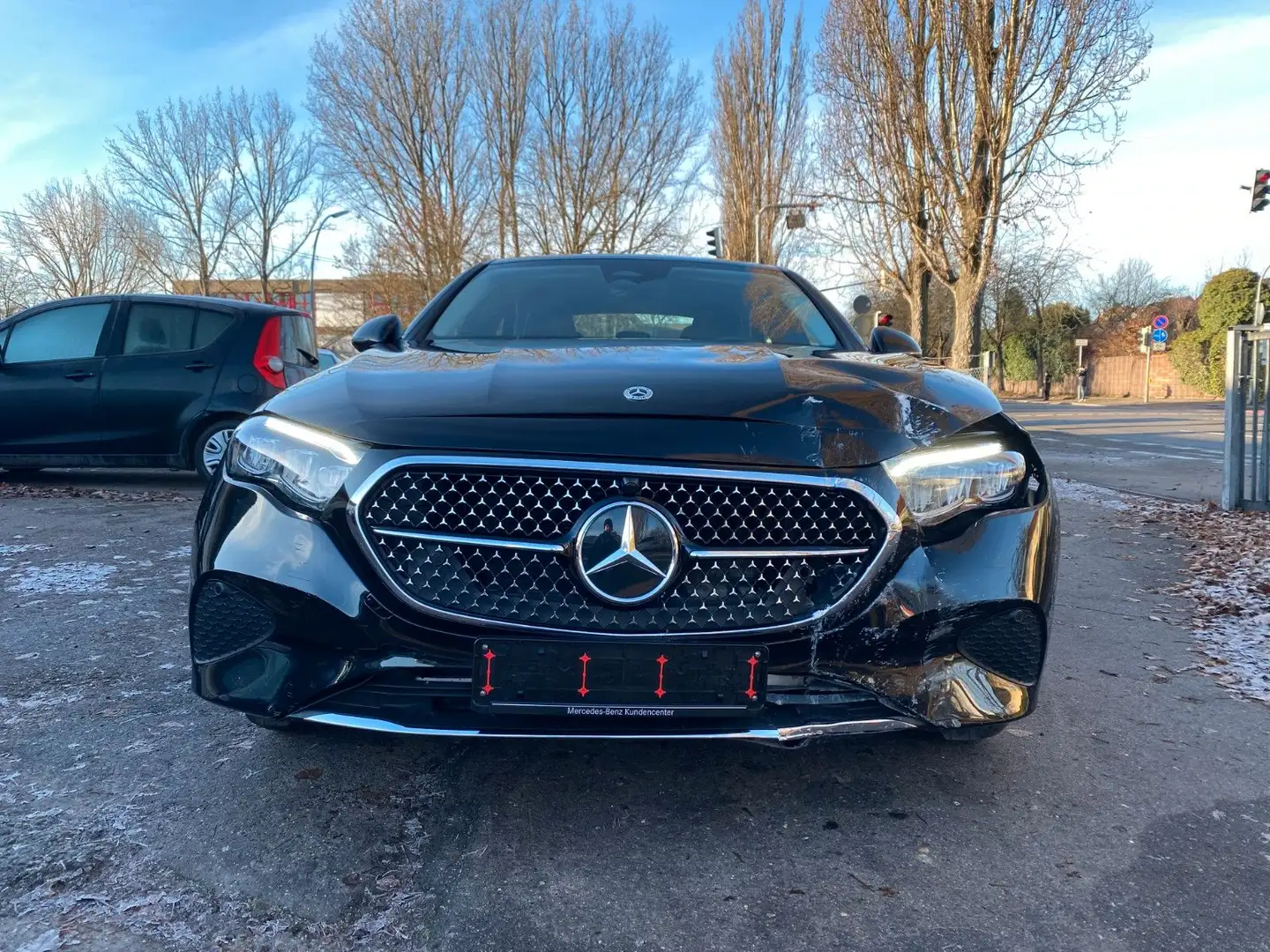 Mercedes-Benz E 300 de *Avantgarde Advanced/AHK/19"/Distronic* Noir - 2