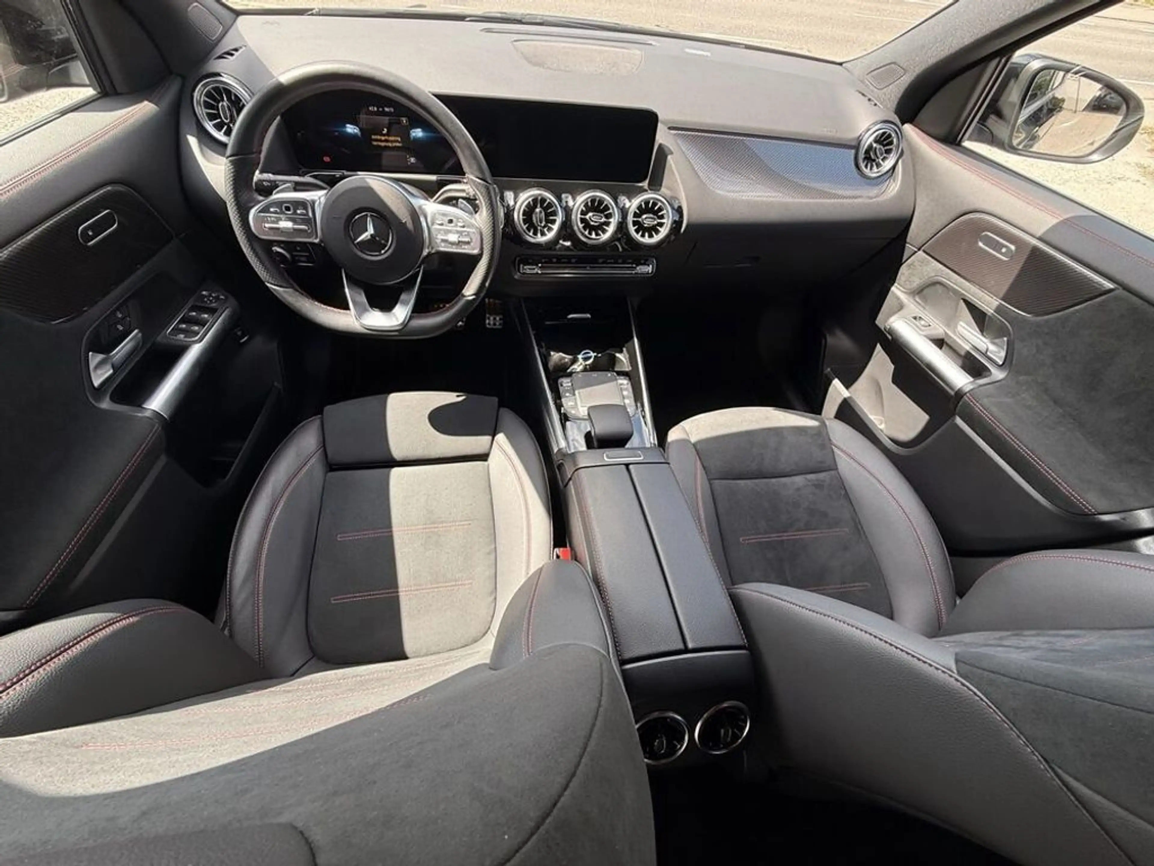 Mercedes-Benz GLA 200 d 4Matic Allrad Diesel (H247) — photo 8