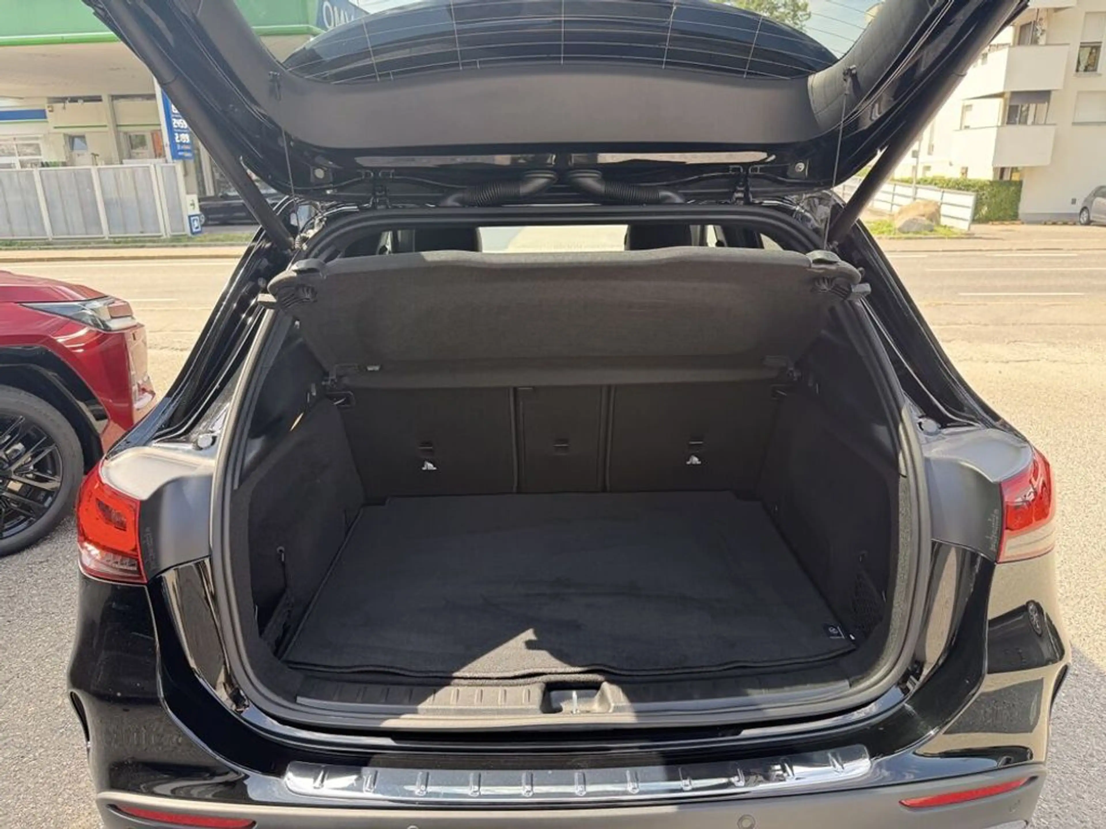 Mercedes-Benz GLA 200 d 4Matic Allrad Diesel (H247) — photo 11