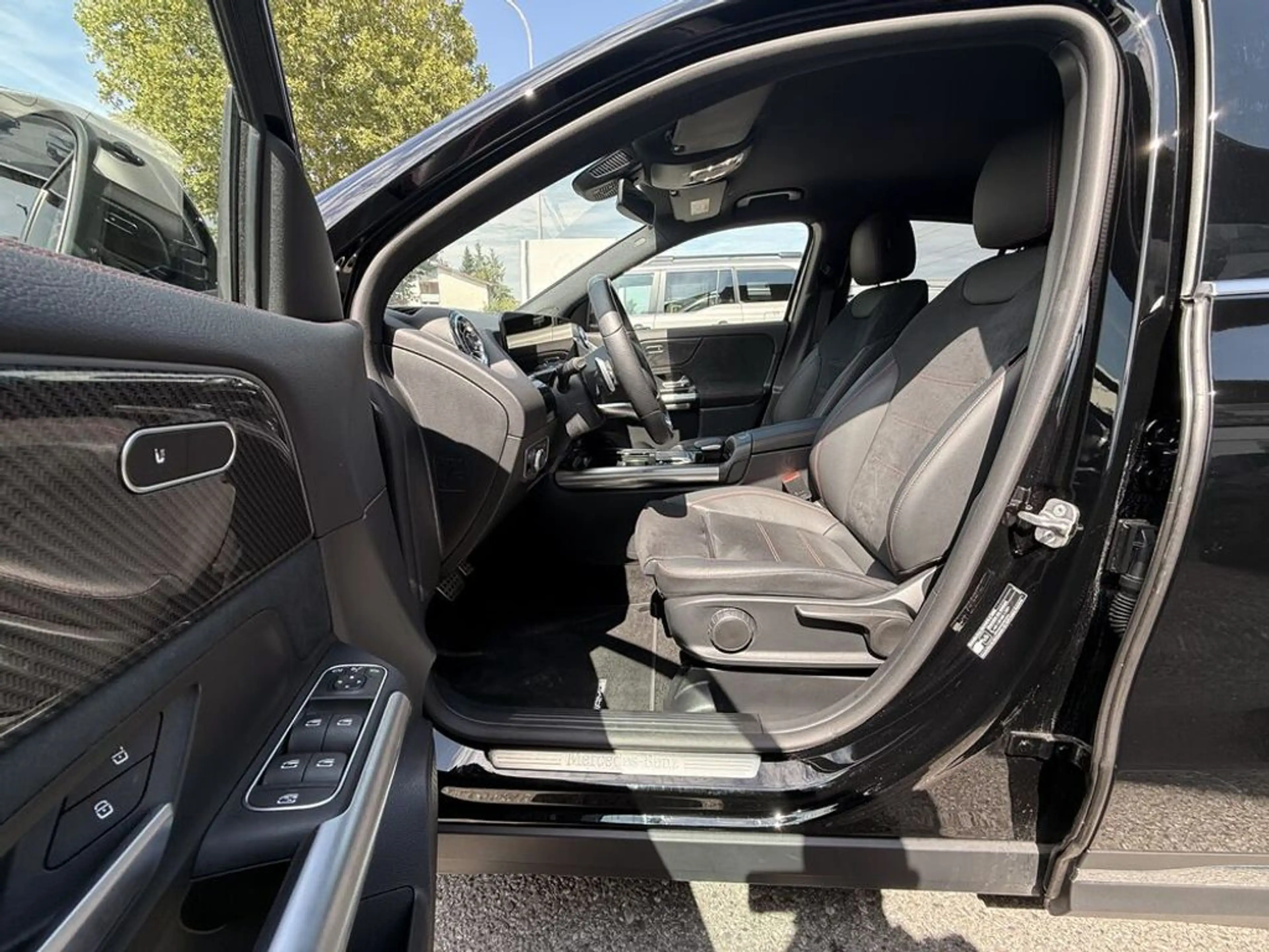 Mercedes-Benz GLA 200 d 4Matic Allrad Diesel (H247) — photo 4