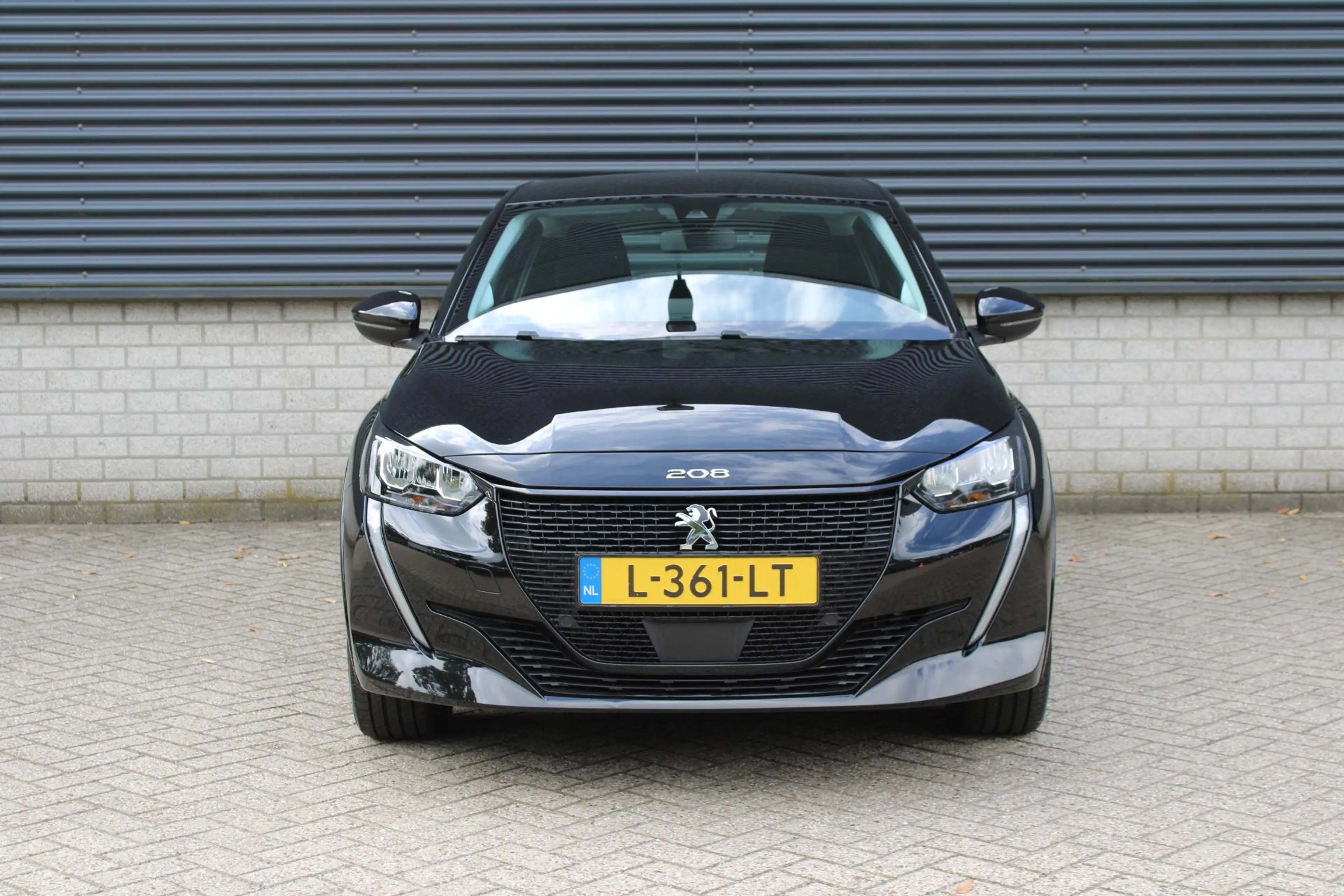 Peugeot e-208 EV Blue Lease Active 50 kWh SOH 93% — photo 4