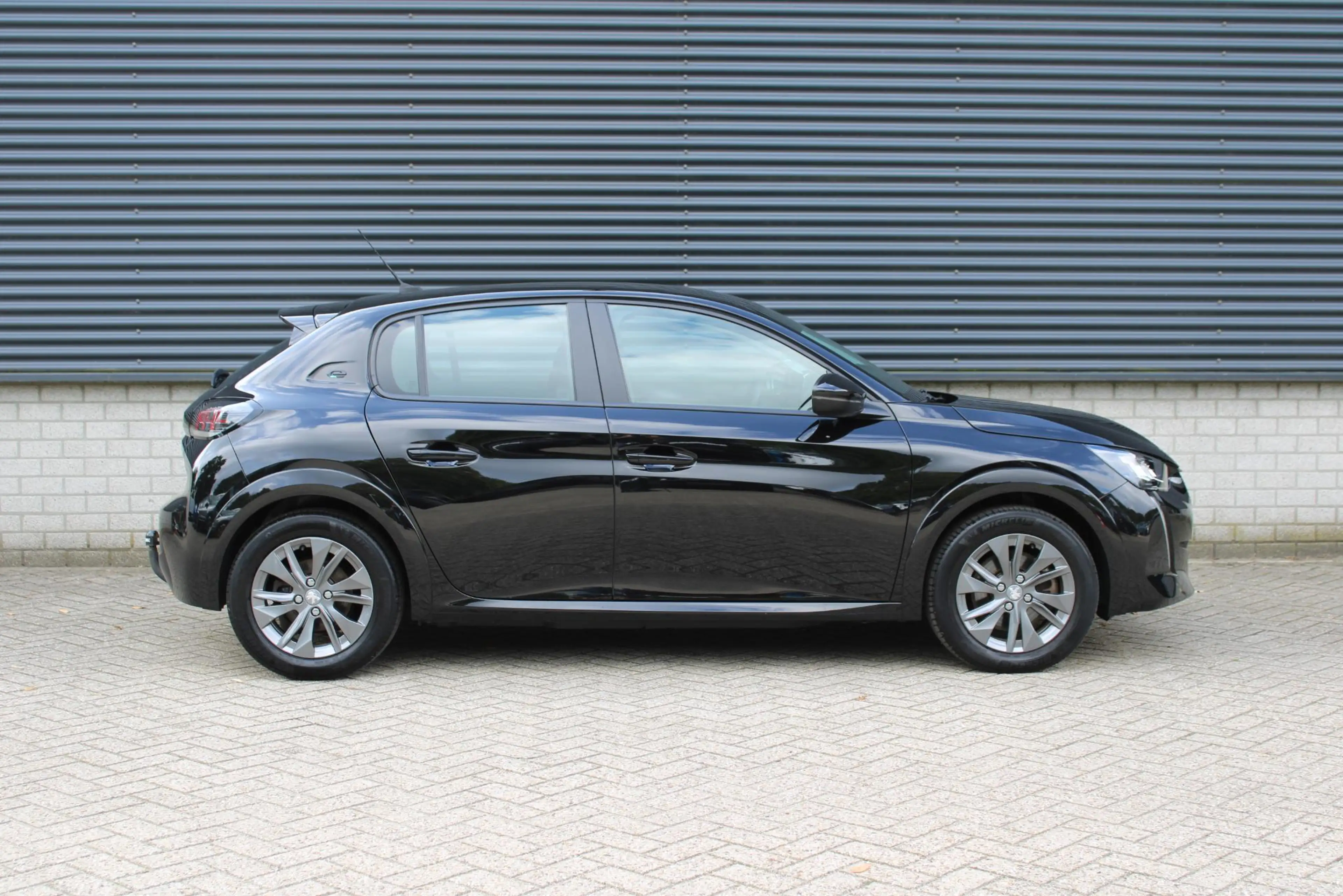Peugeot e-208 EV Blue Lease Active 50 kWh SOH 93% — photo 6