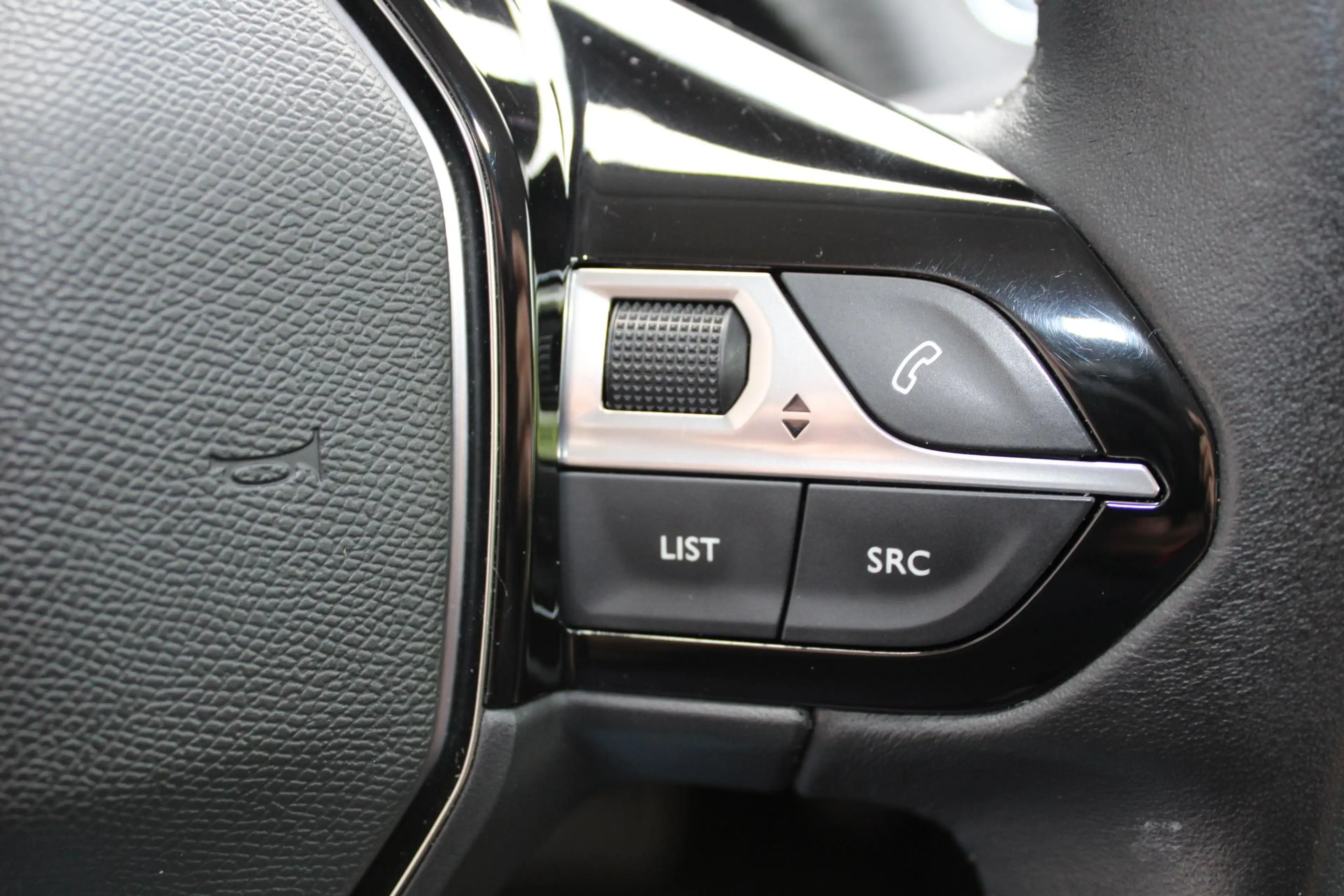 Peugeot e-208 EV Blue Lease Active 50 kWh SOH 93% — photo 15
