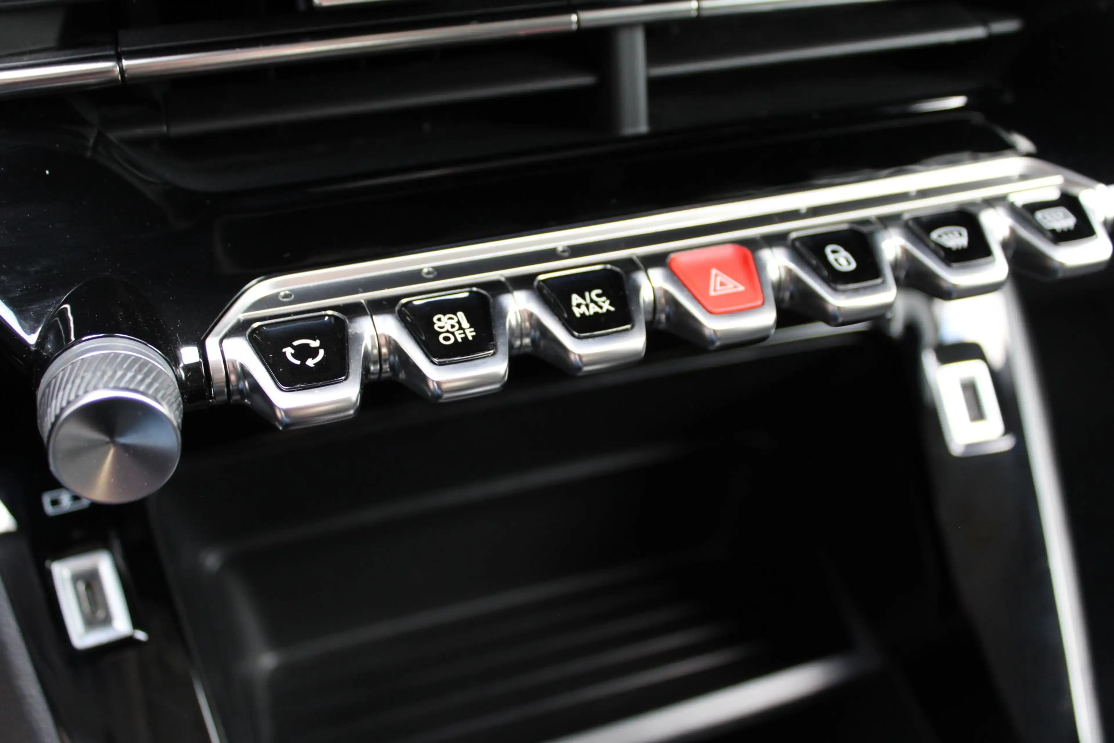 Peugeot e-208 EV Blue Lease Active 50 kWh SOH 93% — photo 13