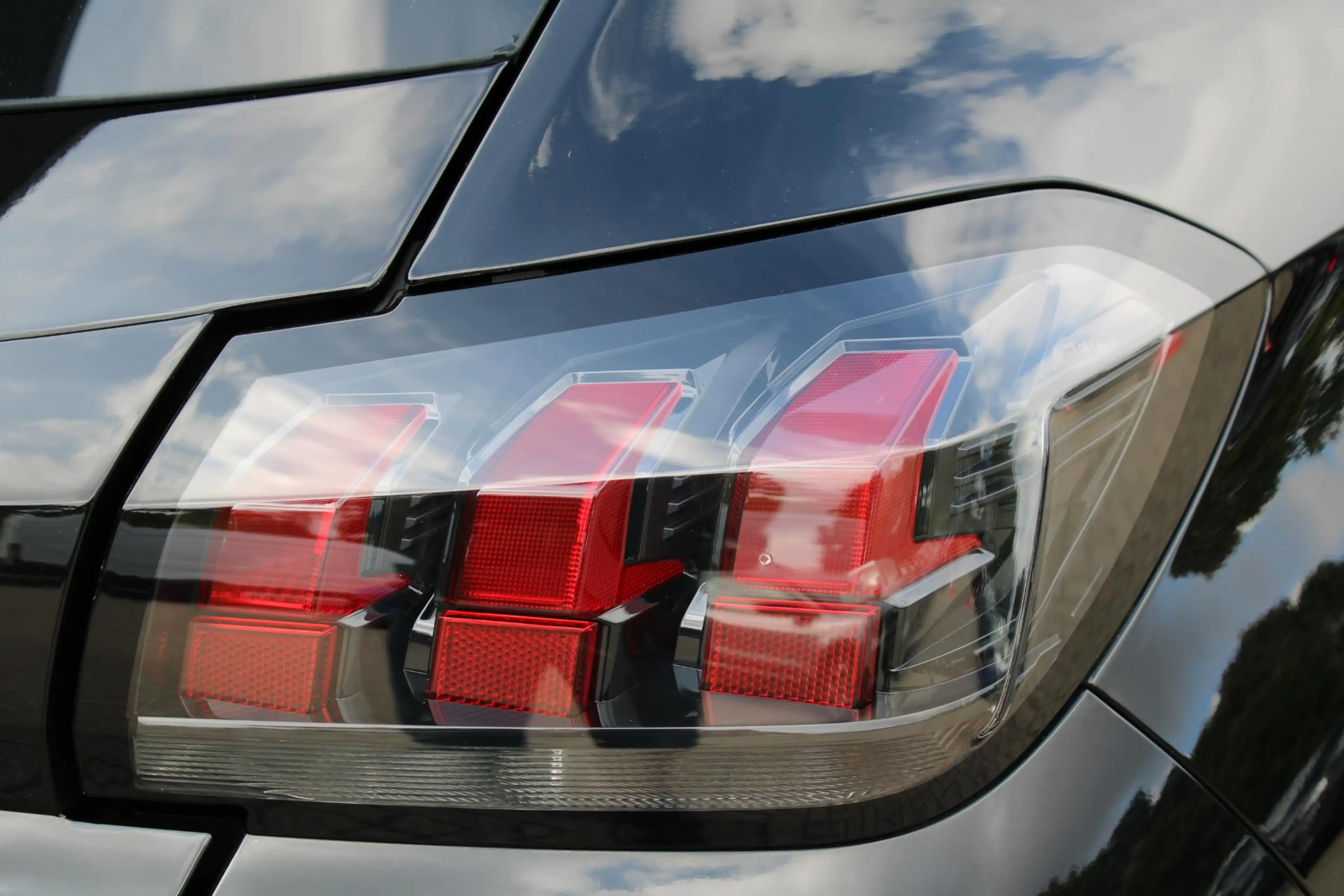 Peugeot e-208 EV Blue Lease Active 50 kWh SOH 93% — photo 8