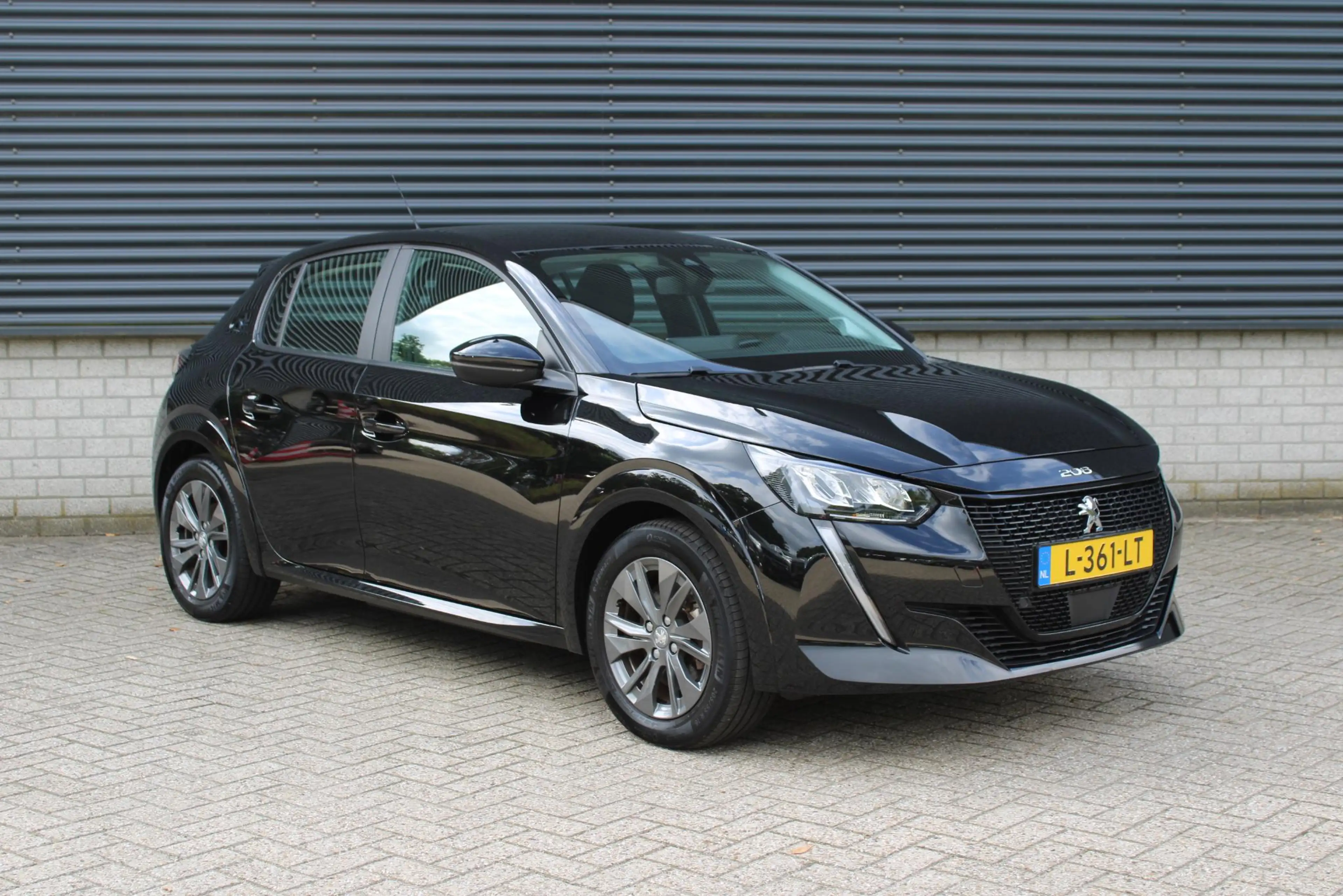 Peugeot e-208 EV Blue Lease Active 50 kWh SOH 93% — photo 5