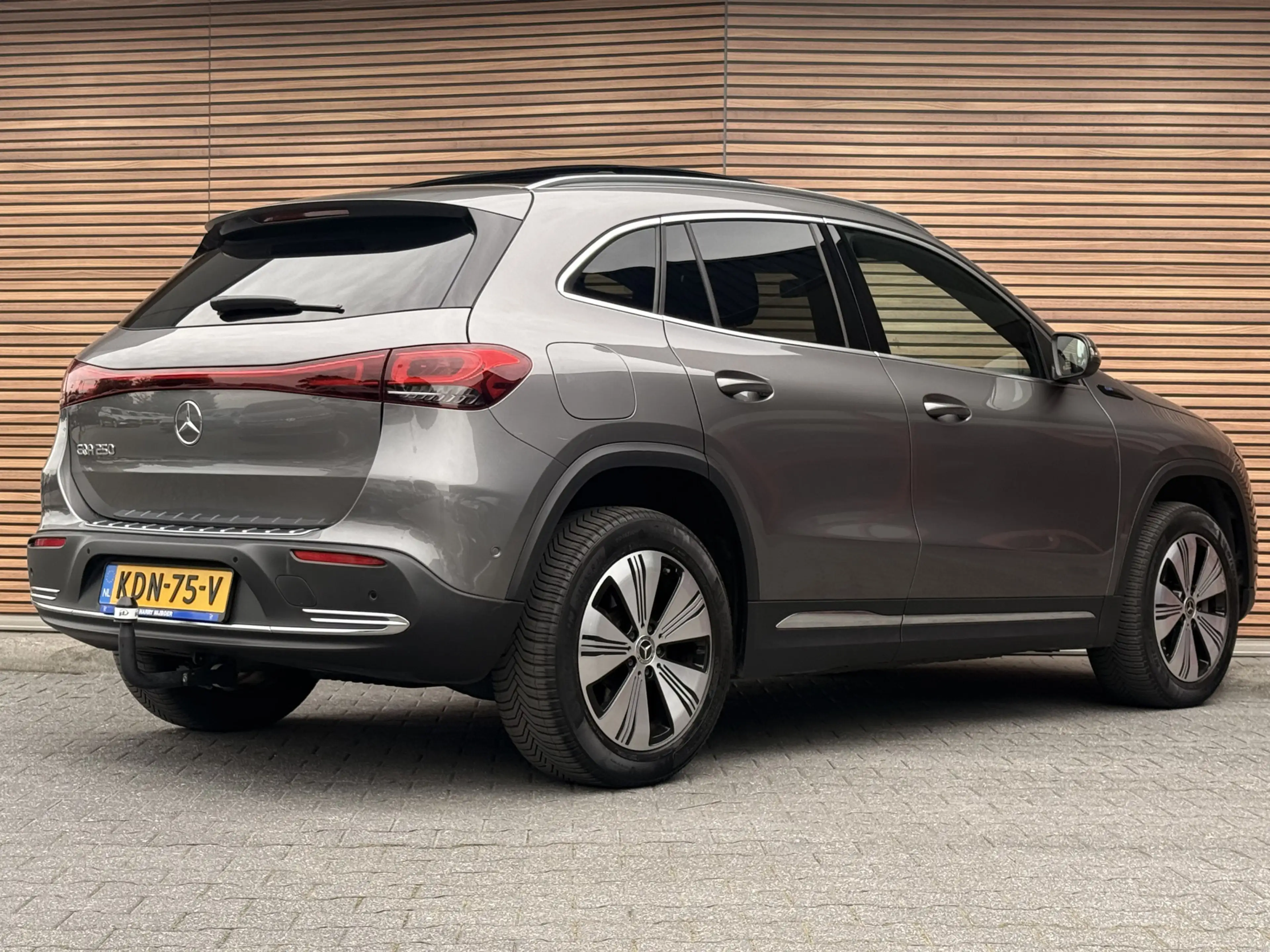 Mercedes-Benz EQA 250 Electric Art 67 kWh Panodak / Trekhaak / Navi / Cl — photo 3