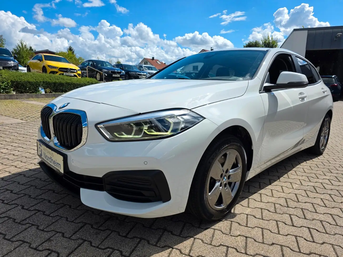 BMW 118 d Advantage Automatik/LED/Navi Weiß - 1