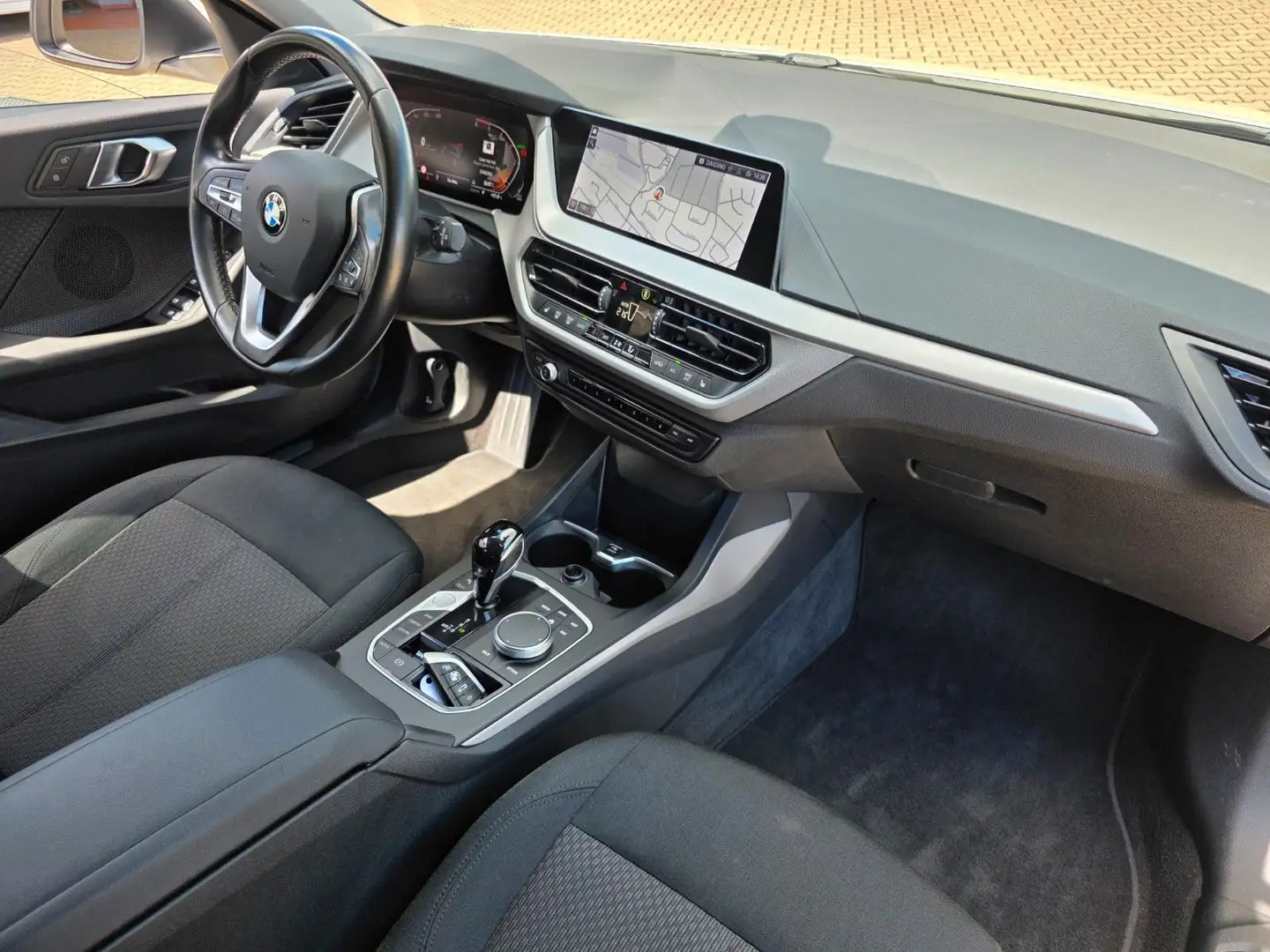 BMW 118 d Advantage Automatik/LED/Navi Weiß - 2