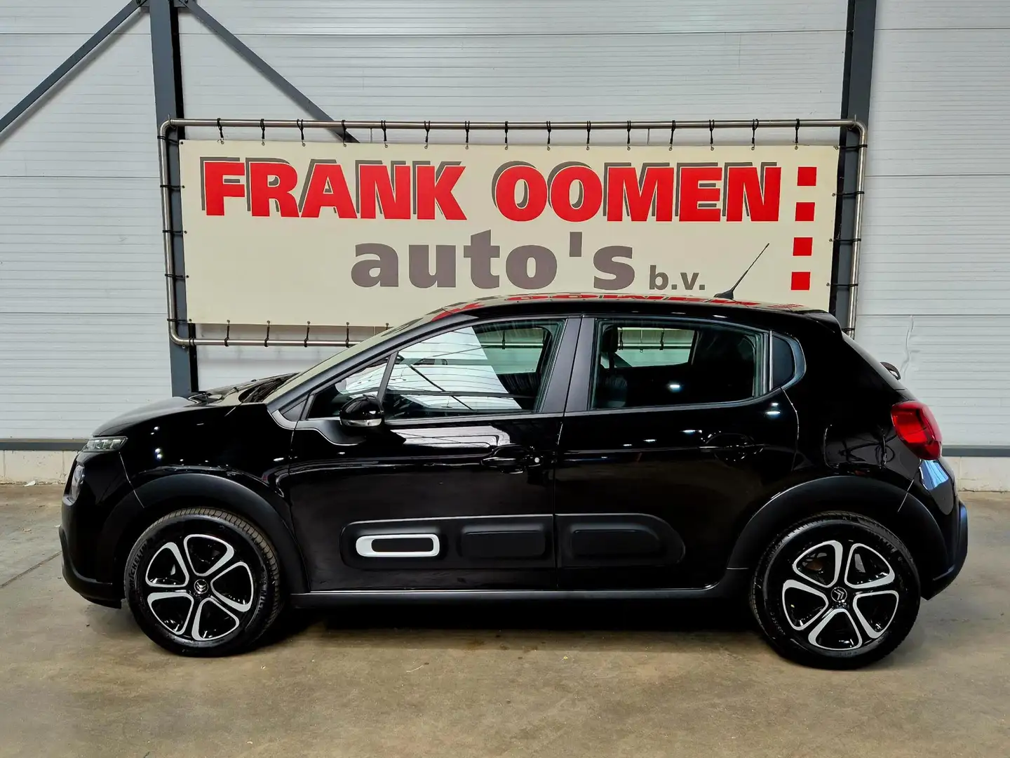 Citroen C3 1.2 PureTech 110PK Plus + LED|DAB|Navi|Apple|Andro Zwart - 2