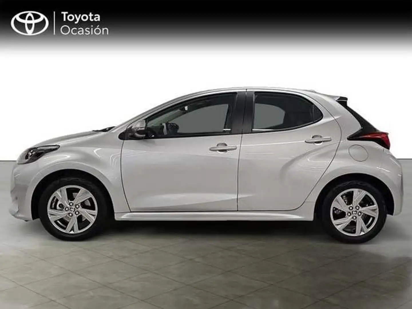 Toyota Yaris 120H 1.5 Active Plus Gris - 2