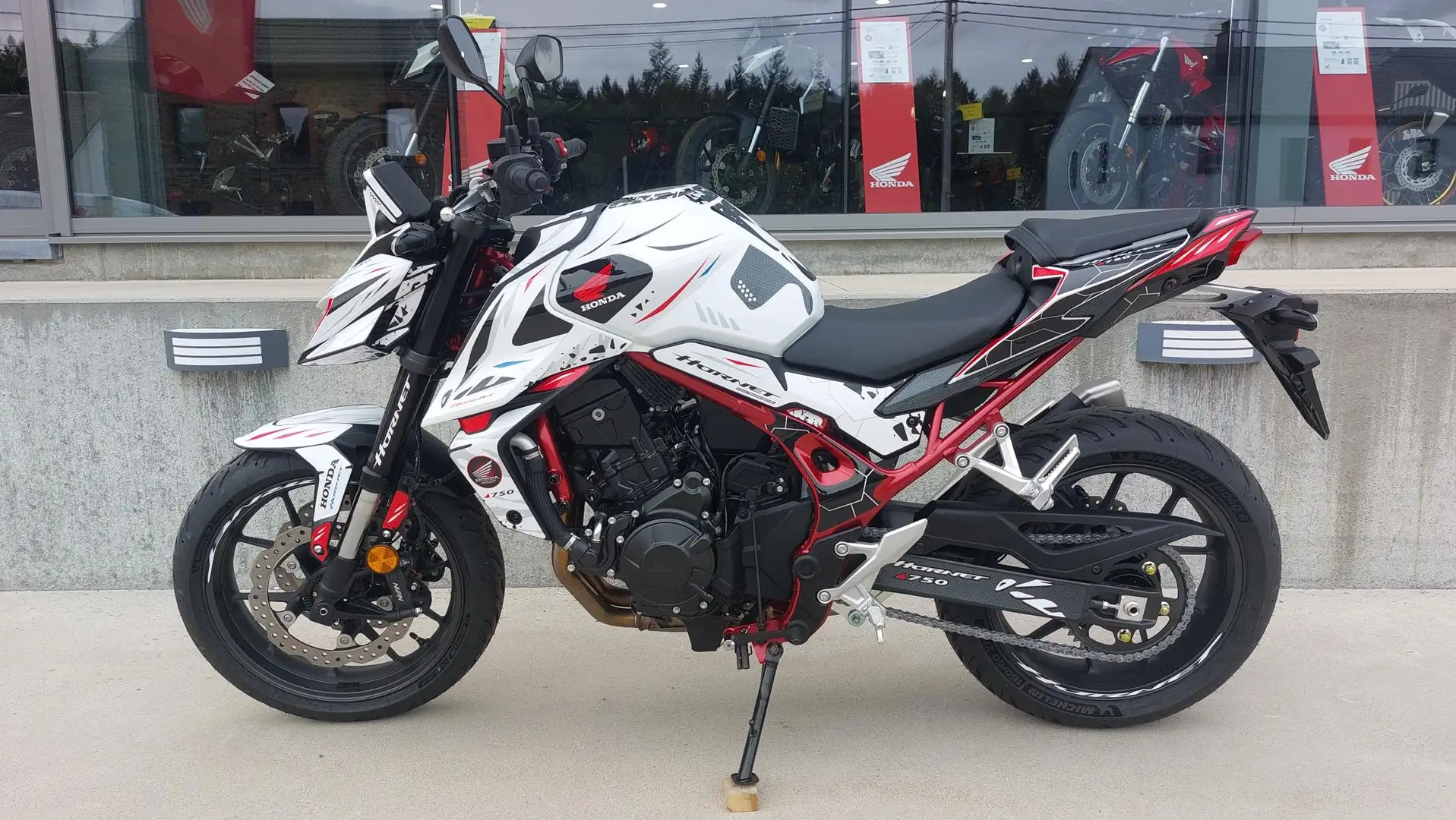 Honda Hornet Prix du modèle exposé 8.500€ Blanc - 2