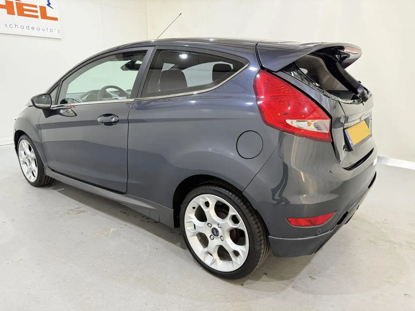 Ford Fiesta 1.6 Titanium 8kW Clima Grijs - 1