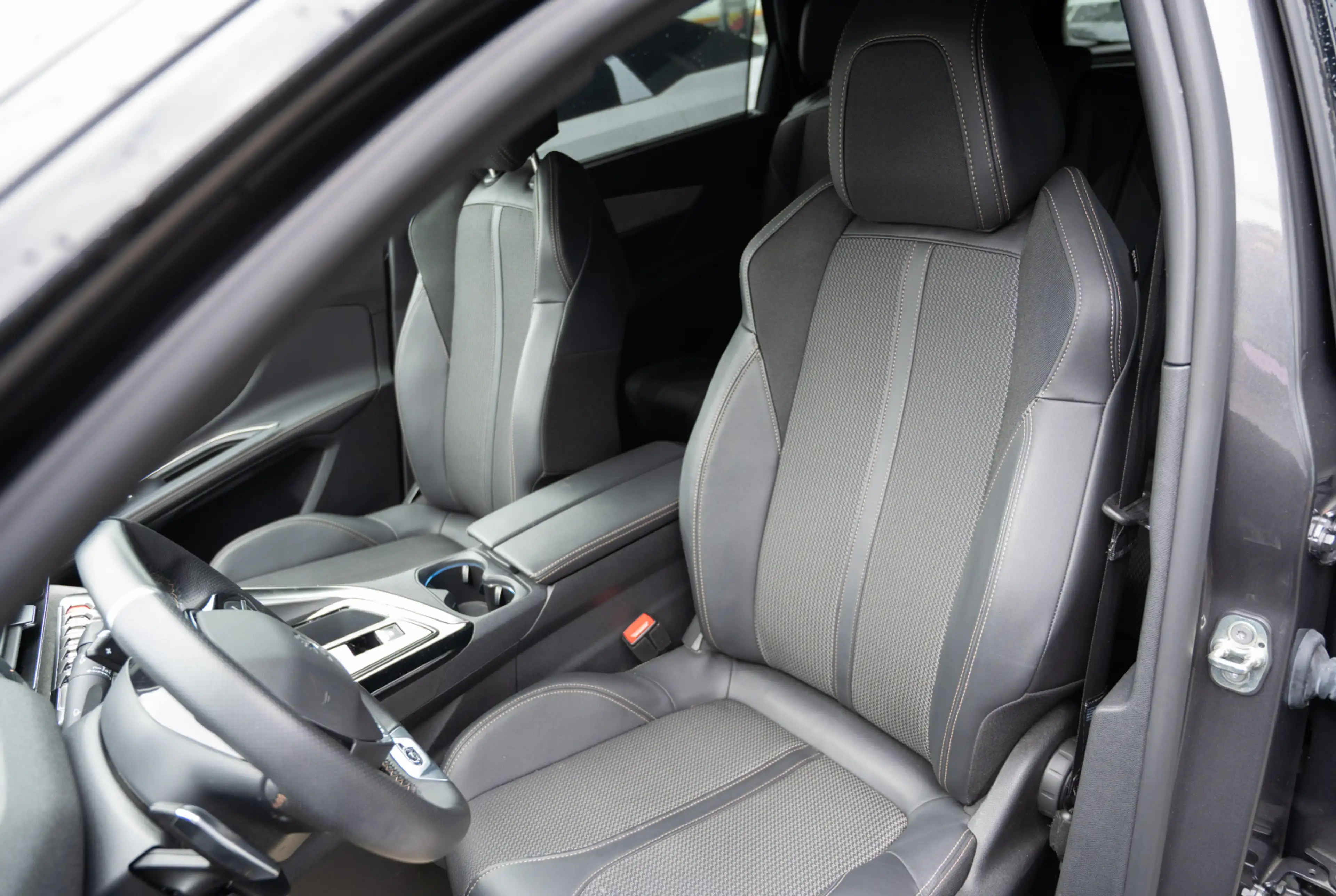Peugeot 5008 GT 1.5 BlueHDi 130 EAT8 *GW-TOP-DEAL* — photo 5