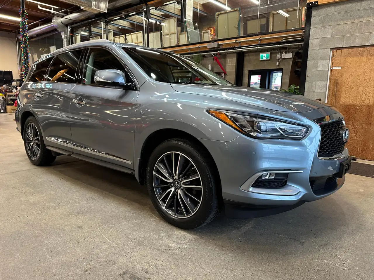 Infiniti QX60 снимка Infiniti QX60