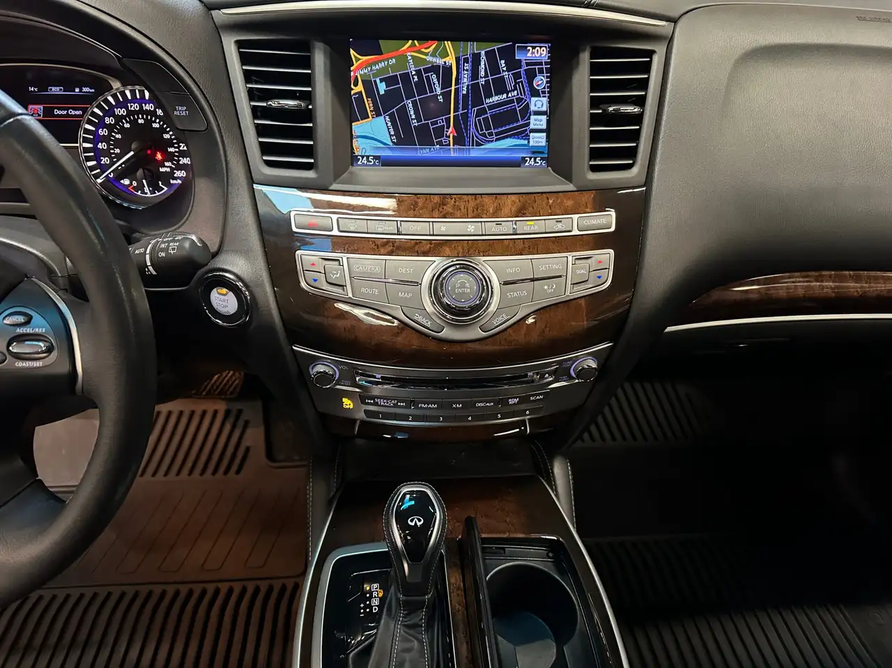 Infiniti QX60 снимка Infiniti QX60