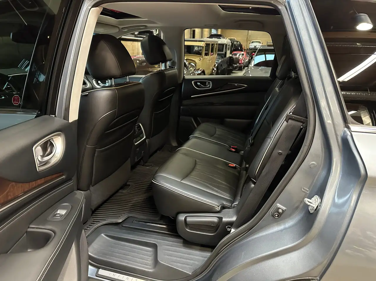 Infiniti QX60 снимка Infiniti QX60