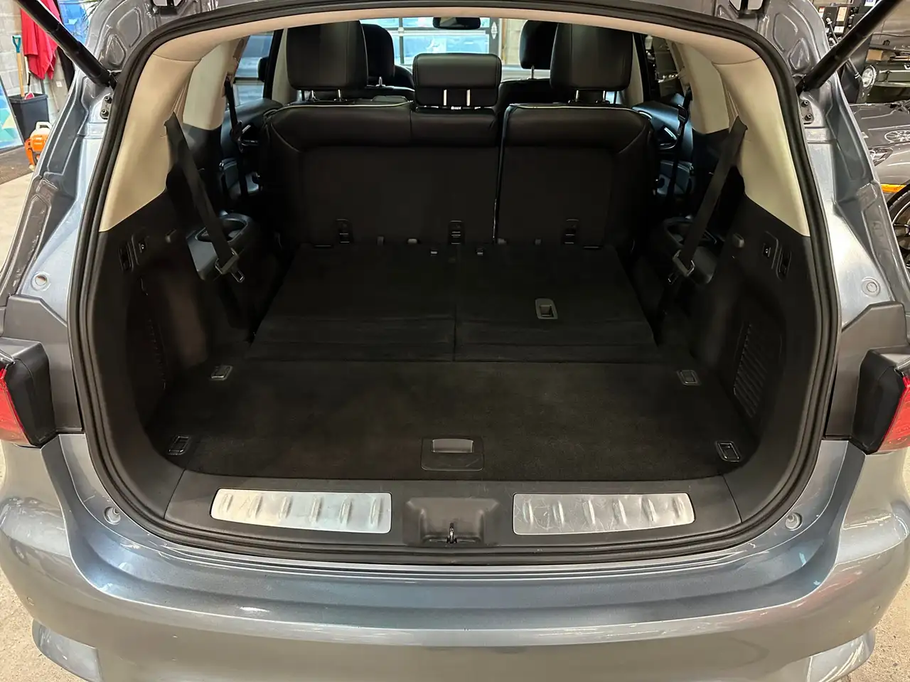 Infiniti QX60 снимка Infiniti QX60