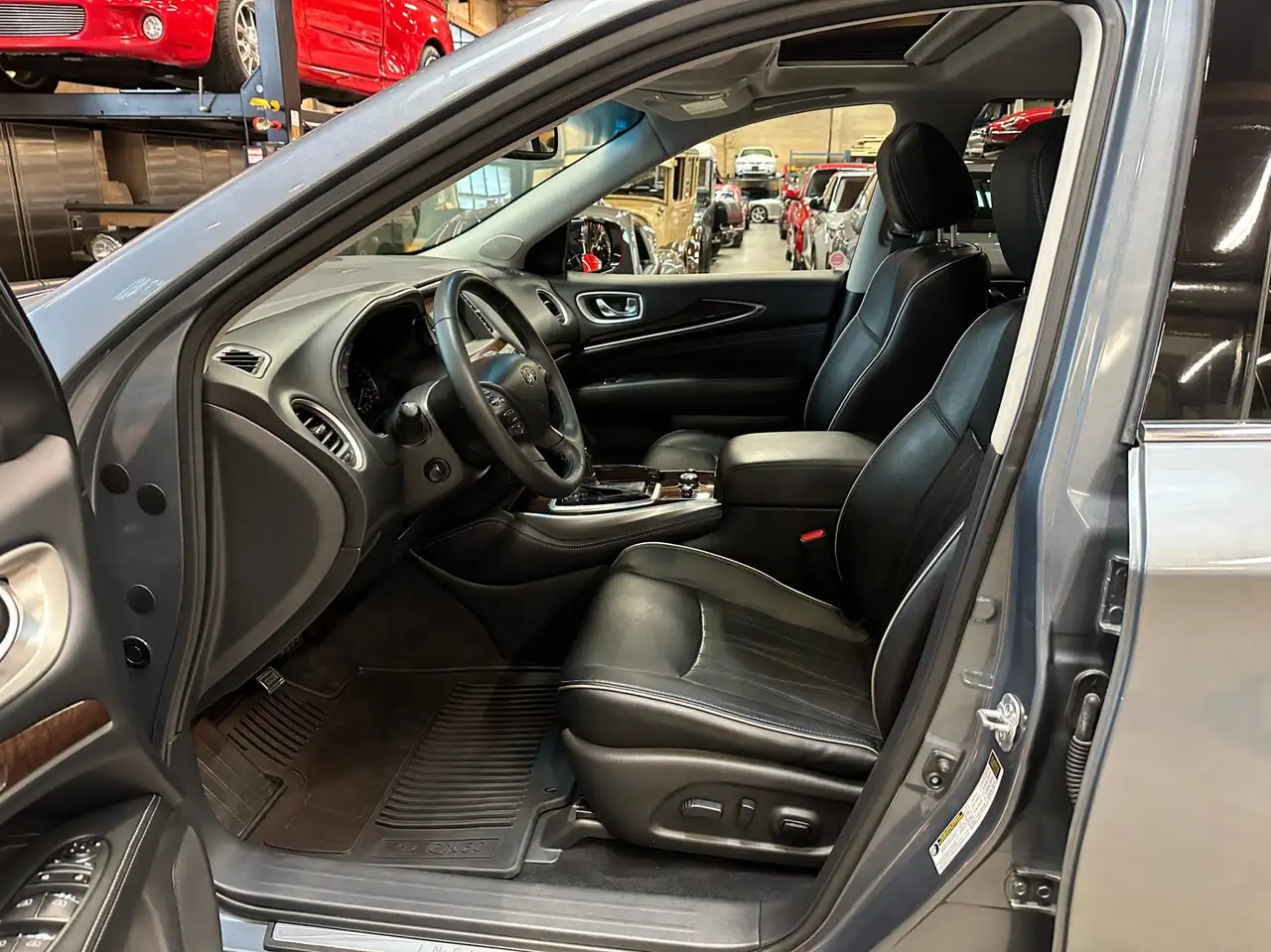 Infiniti QX60 снимка Infiniti QX60