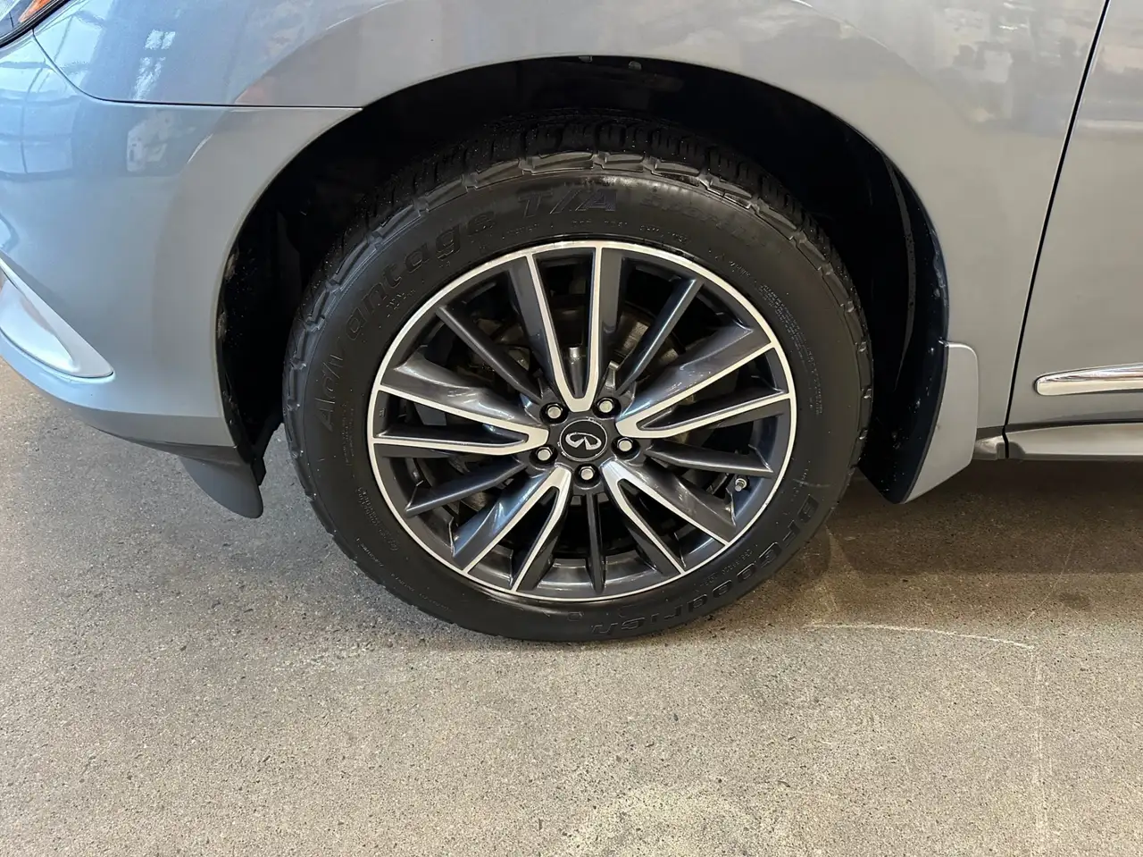 Infiniti QX60 снимка Infiniti QX60