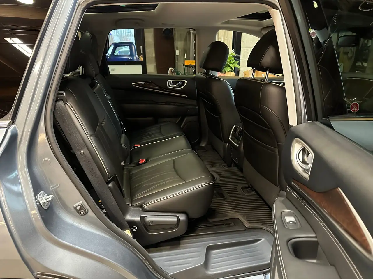 Infiniti QX60 снимка Infiniti QX60