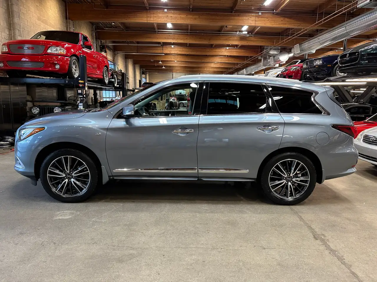 Infiniti QX60 снимка Infiniti QX60