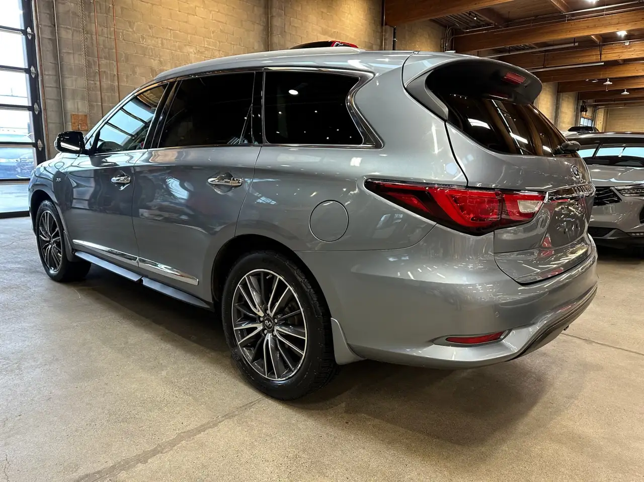 Infiniti QX60 снимка Infiniti QX60