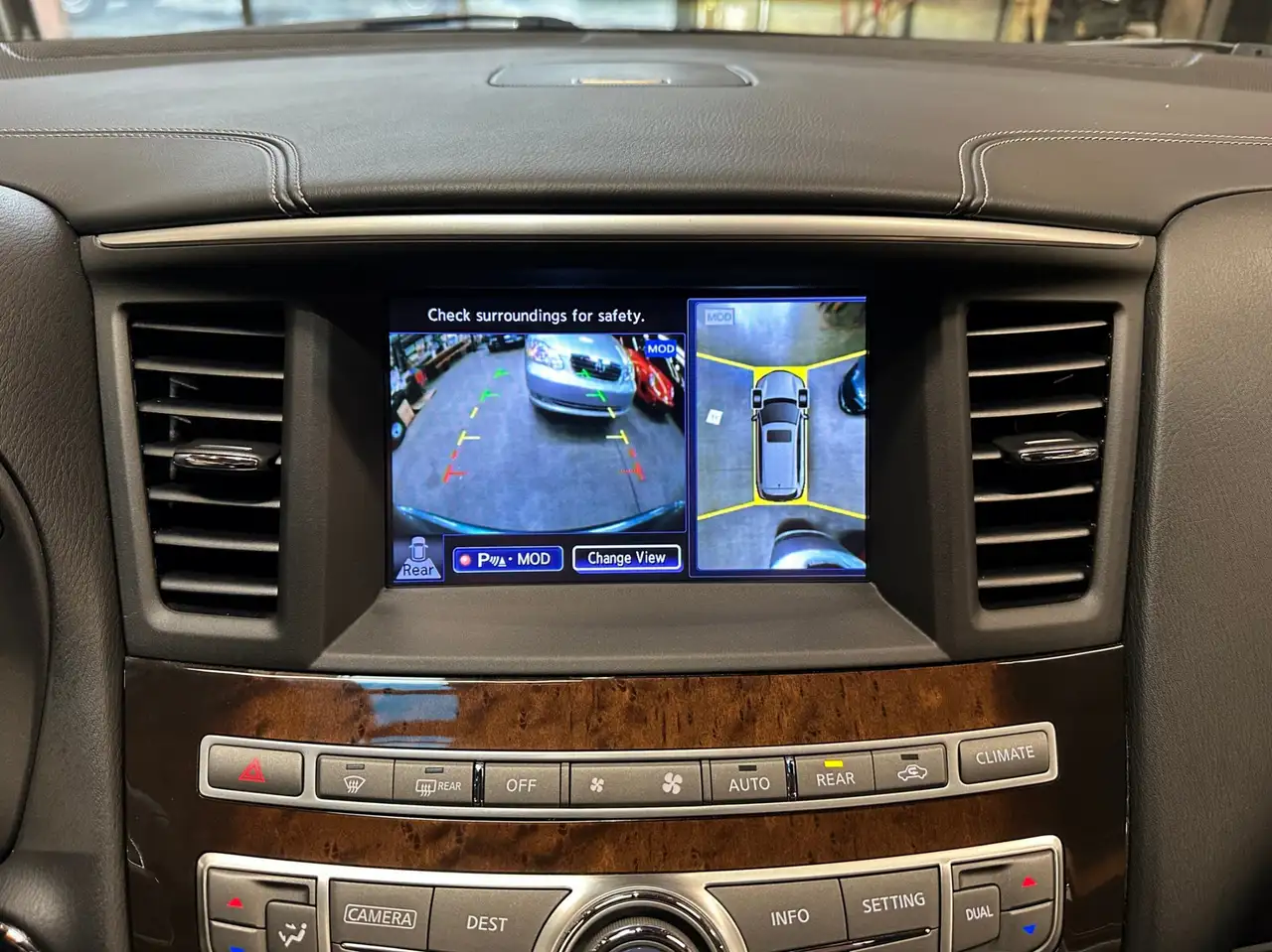 Infiniti QX60 снимка Infiniti QX60