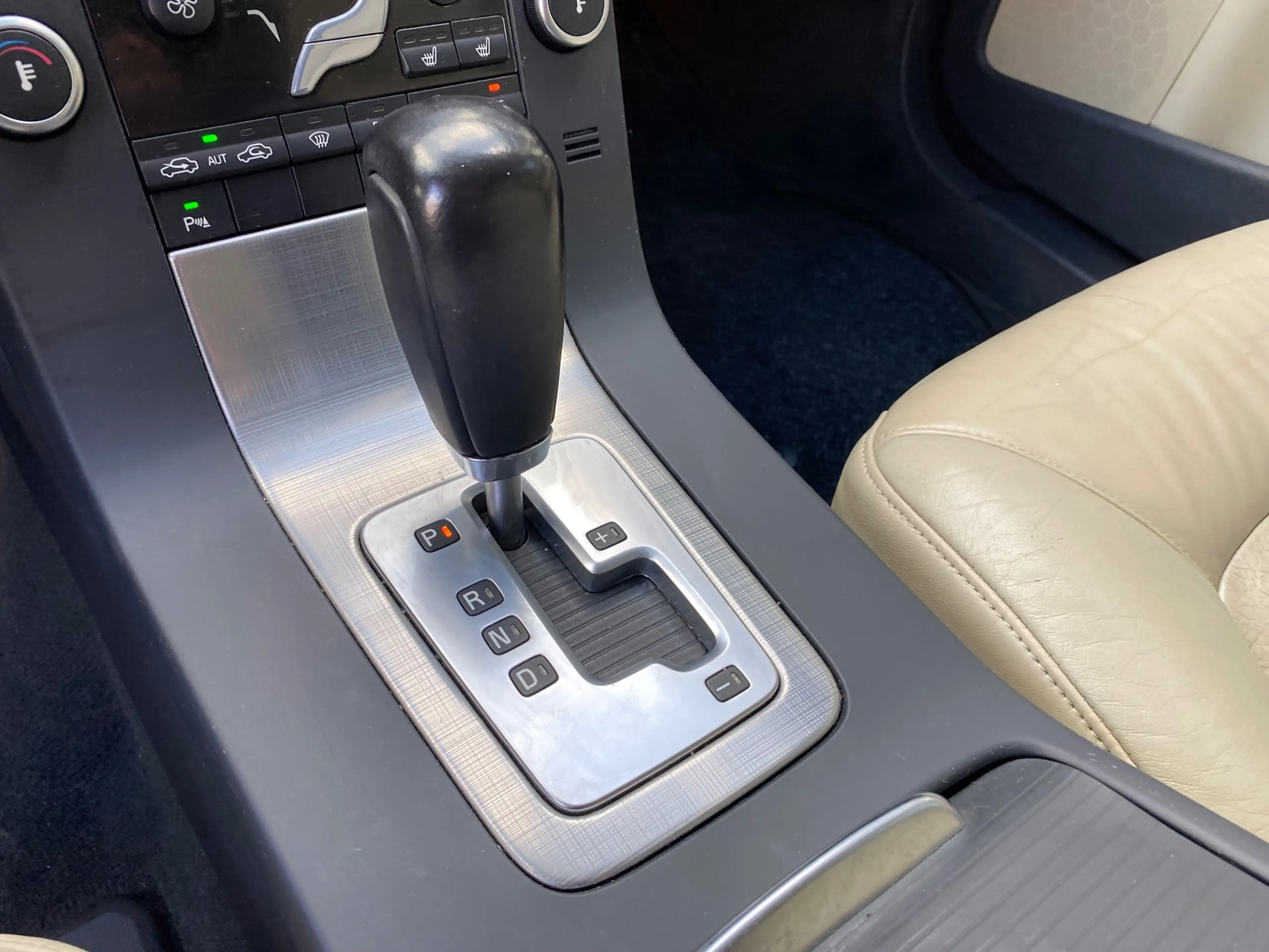 Volvo V70 2.0F Automaat Summum LEER / XENON / TREKHAAK — photo 14