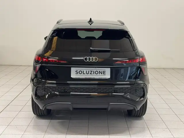 Audi Q3 view 7