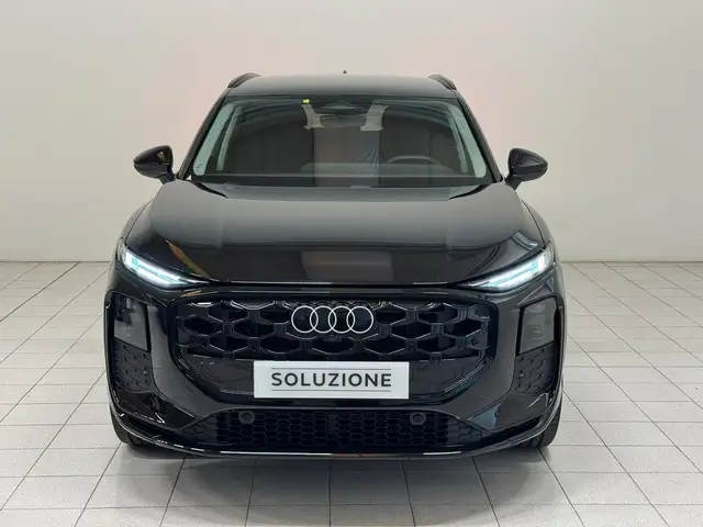 Audi Q3 view 8