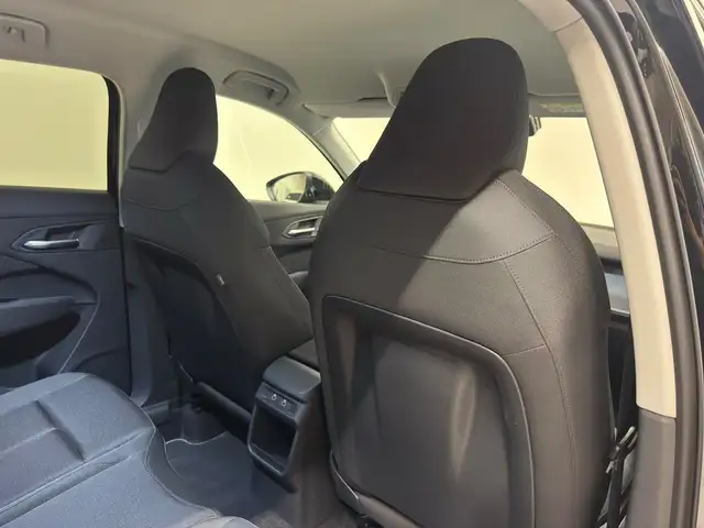 Audi Q3 view 14