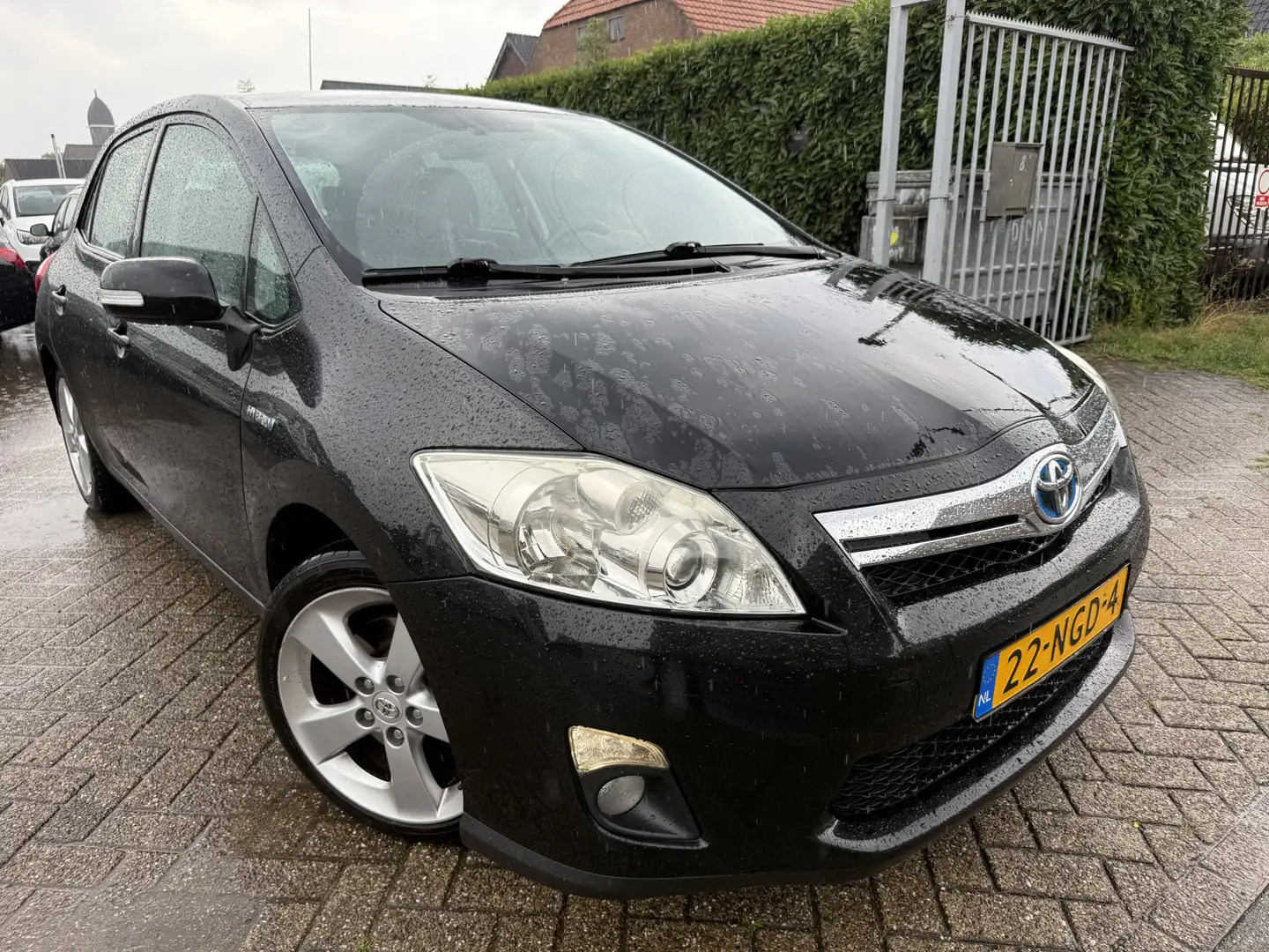 Toyota Auris 1.8 Full Hybrid Executive Zwart - 1