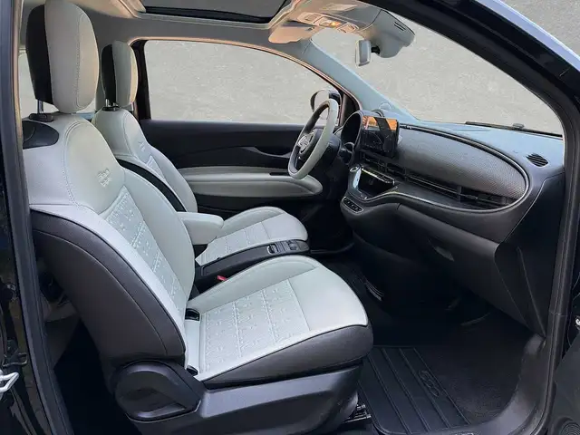 Fiat 500e view 6