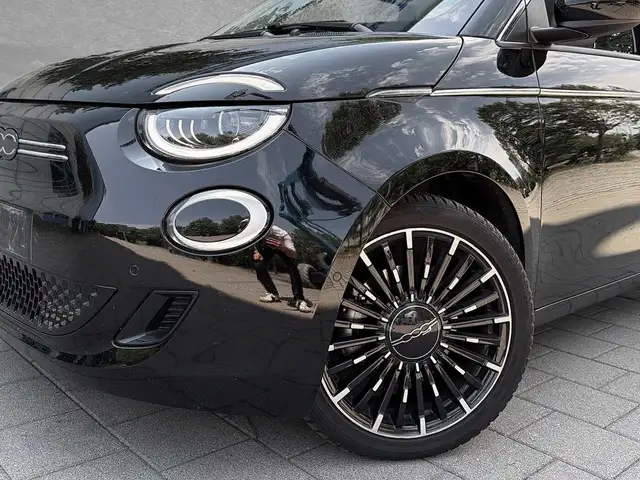 Fiat 500e view 13