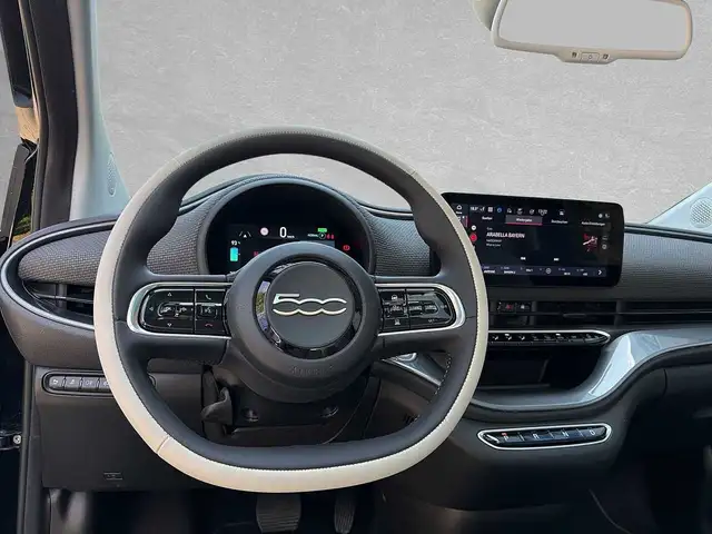 Fiat 500e view 11