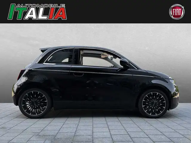 Fiat 500e view 3