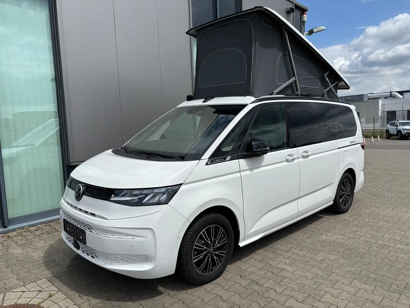 Volkswagen T7 California Beach Tour 2.0 TDI 150PS DSG, 5 Sitzer + 4 Schl... Weiß - 1