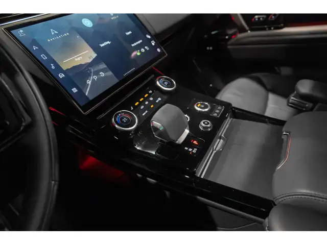 Land Rover Range Rover Sport view 11