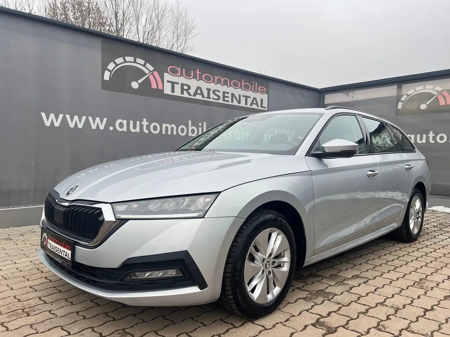 Skoda Octavia Kombi 2.0 TDI Ambition DSG Silber - 1