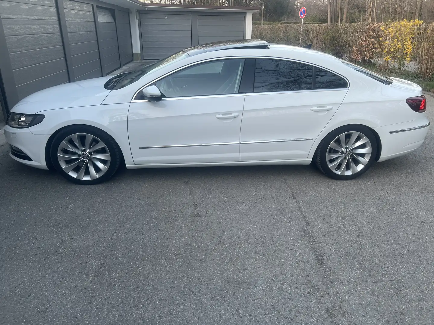 Volkswagen CC 2.0 TDI BlueMotion Technology DSG Dynamic Black - 2