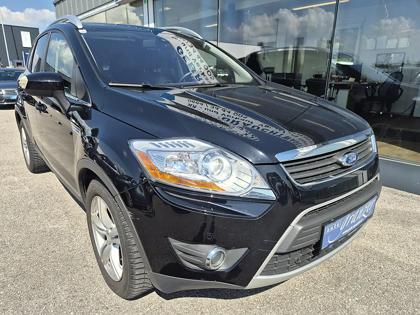 Ford Kuga 2,0 Titanium 4x4 TDCI DPF Aut. Schwarz - 2