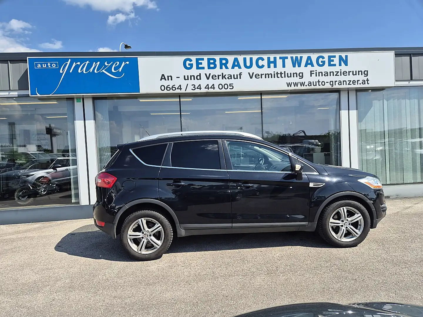 Ford Kuga 2,0 Titanium 4x4 TDCI DPF Aut. Schwarz - 1