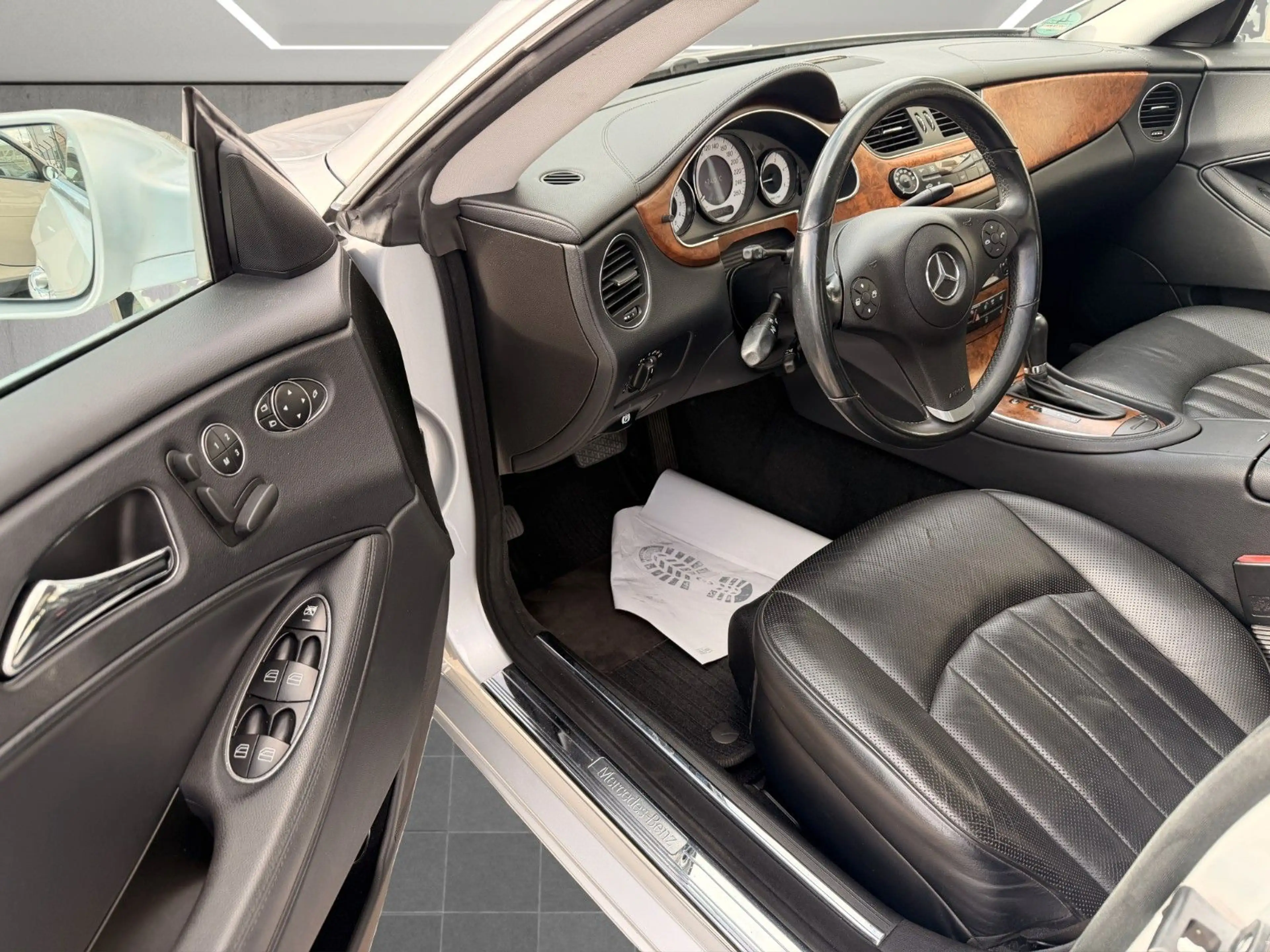 Mercedes-Benz CLS 350 CDI Automatik*Xenon*Leder*Navi*SD — photo 7