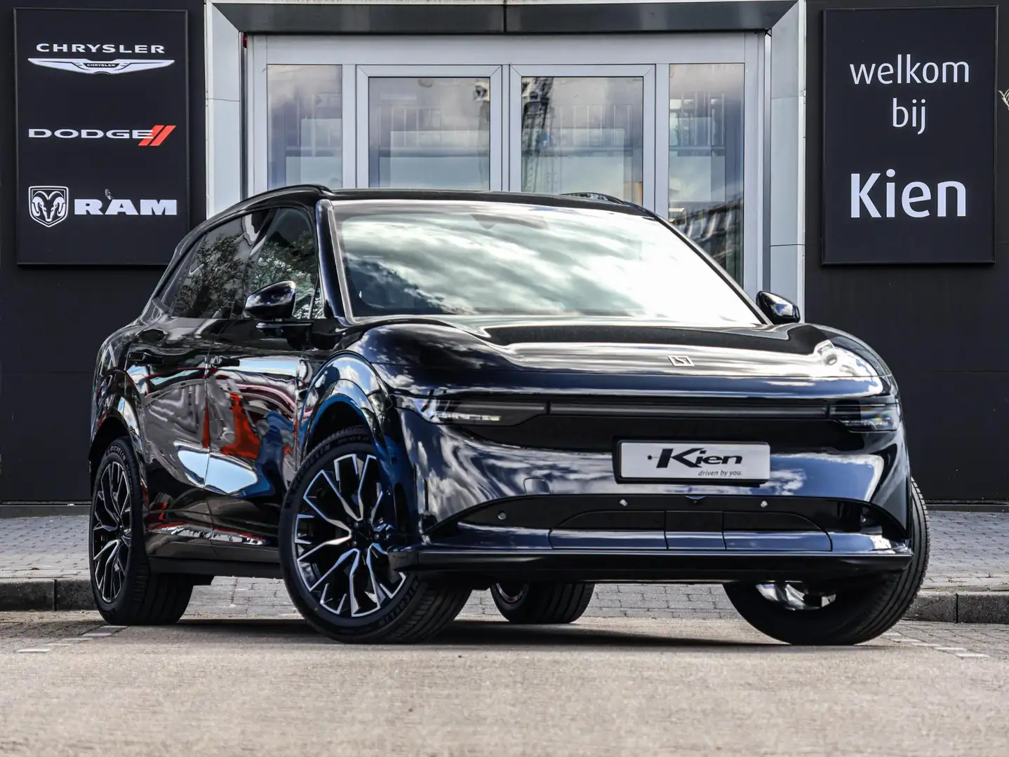 Zeekr 7X Long Range 100 kWh 615 km actieradius | 10-80% in Schwarz - 1
